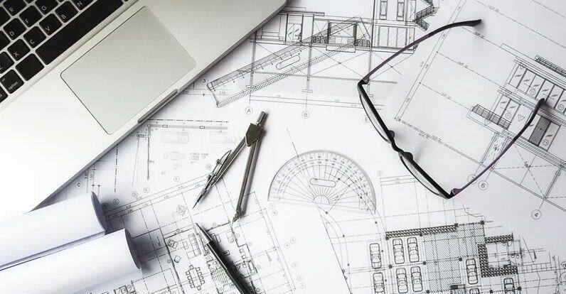 Tavole di progetto e strumenti da disegno tecnico