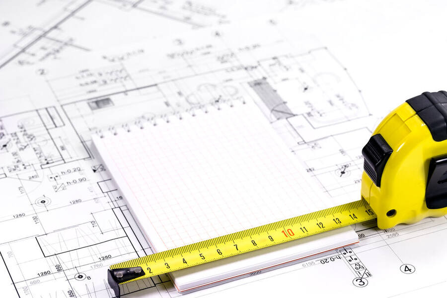 Rilievo delle misure in cantiere su tavola di progetto